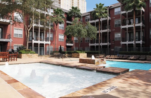 Uptown Condo | Beautiful Uptown/Galleria Mid-Rise For Lease!