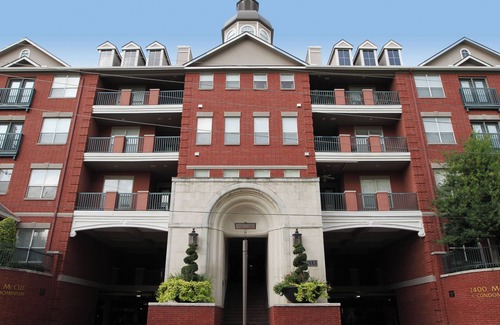 Uptown Condo | Beautiful Uptown/Galleria Mid-Rise For Lease!