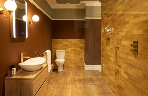 Harrogate House | Beautiful Victorian Townhouse close to Spa