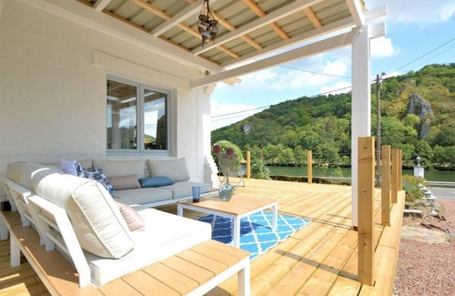 Hastiere Villa | Beautiful villa at the river front