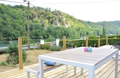 Hastiere Villa | Beautiful villa at the river front