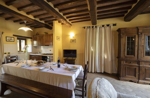 Pieve di Chio House | Beautiful villa for 10 people with WIFI, private pool, TV, patio and pets allowed