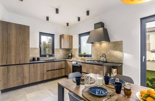 Vrznaveri House | Beautiful villa for 6 guests with A/C, WIFI, private pool, TV, terrace and pets allowed
