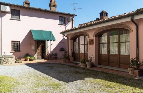 Petrognano House | Beautiful villa for 6 people with A/C, WIFI and TV, close to Lucca