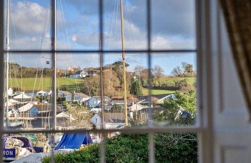 Gweek House | Beautiful villa for 7 guests with hot tub, WIFI