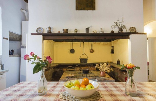 Volterra Villa | Beautiful villa for 9 guests with WIFI, private pool, TV, patio, pets allowed and panoramic view