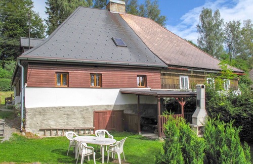 Lenora House | Beautiful villa for 11 guests with TV, patio and pets allowed