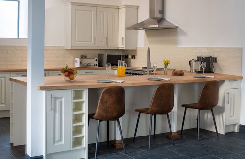 Rhiwbryfdir House | Beautiful villa for 12 people with WIFI, TV and pets allowed