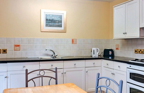Eaton Mascott House | Beautiful villa for 4 guests with WIFI, TV and pets allowed