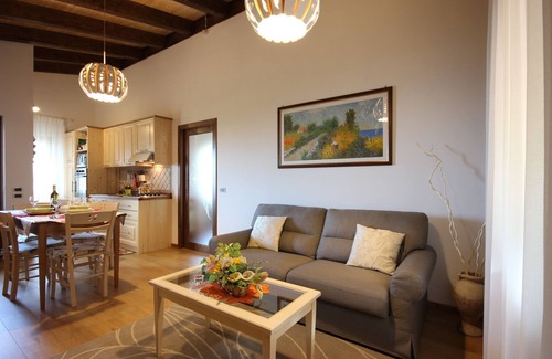 Laureana Cilento Apartment | Beautiful villa surrounded by a large garden