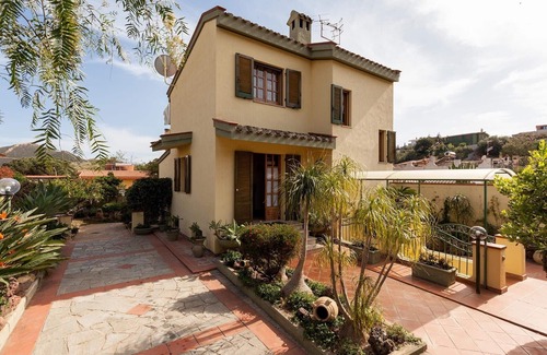 Solanas Villa | Beautiful villa, private garden, WIFI, air conditioning!🌺
