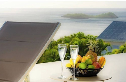 Bouillante Villa | Beautiful villa with sea view and Cousteau reserve with mirror pool 5*