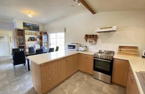 Rokeby House | Beautiful vineyard stay