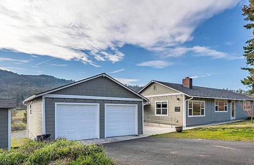 Medford House | Beautiful Vineyard Villa surrounded by mountains