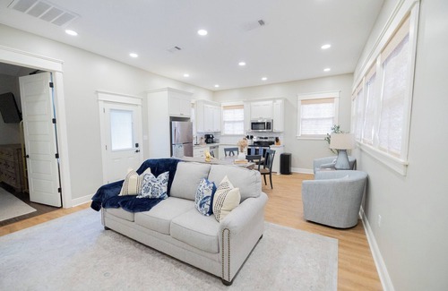 Laurel Ski Chalet | Beautiful Walk to Downtown and Historic District