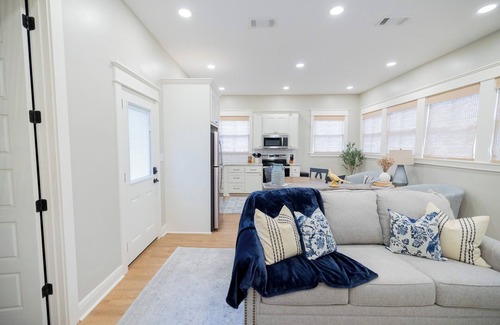 Laurel Ski Chalet | Beautiful Walk to Downtown and Historic District