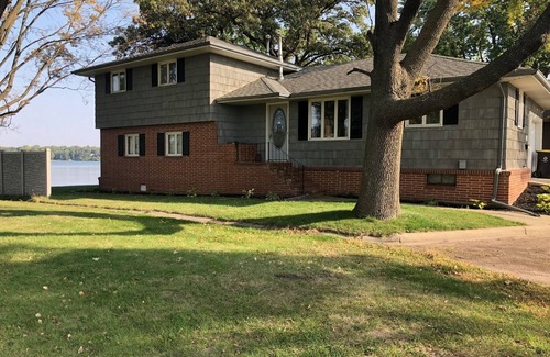 Fairmont House | Beautiful walkout lakefront property - Location, Location, Location!