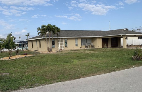 Saint James City House | Beautiful Waterfront Ideal for fishing and boating!