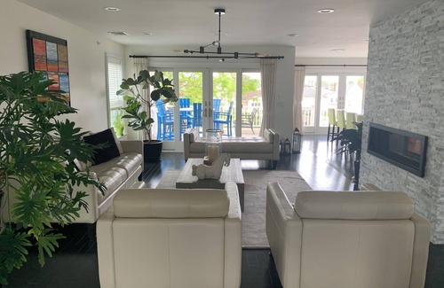 Harbor Isle House | Beautiful Waterfront Home Near The Beach