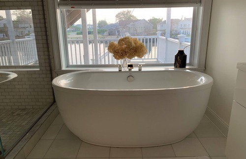 Harbor Isle House | Beautiful Waterfront Home Near The Beach