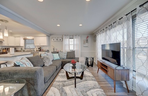 Milwaukee House | Beautiful Wauwatosa Brick Ranch Located in the Center of Milwaukee