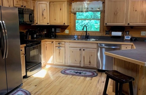 Laurelville Cabin | BEAUTIFUL Whiskey Creek close to Hocking attractions-try The Merlot too #1569333