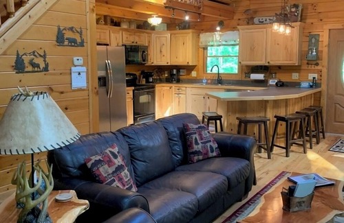 Laurelville Cabin | BEAUTIFUL Whiskey Creek close to Hocking attractions-try The Merlot too #1569333
