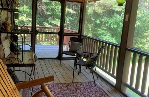 Laurelville Cabin | BEAUTIFUL Whiskey Creek close to Hocking attractions-try The Merlot too #1569333