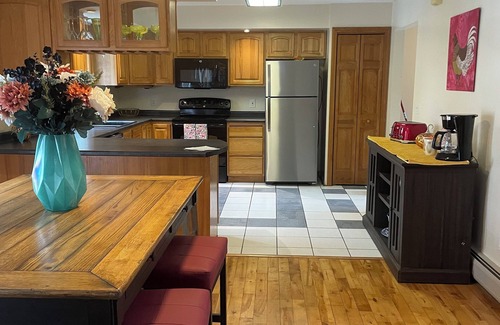 Oakland House | Beautiful year round home located on McGrath Pond