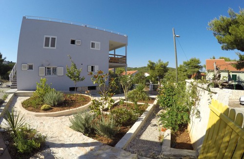 Rukavac Apartment | Beautiful Zannia Apartment