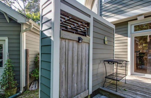 The Pines House | Beautifully appointed home with Private Pool and Dog Friendly