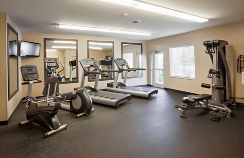 Ellendale House | Beautifully Appointed Room with Kitchen!