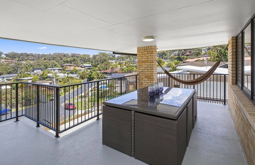 Korora House | Beautifully furnished 4 bedroom home in a prime beachside location