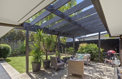 Korora House | Beautifully furnished 4 bedroom home in a prime beachside location