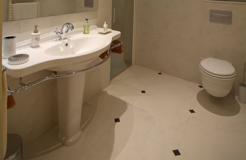 Barri Vell Apartment | Beautifully furnished luxury four bedroom apartment with a small garden and pool