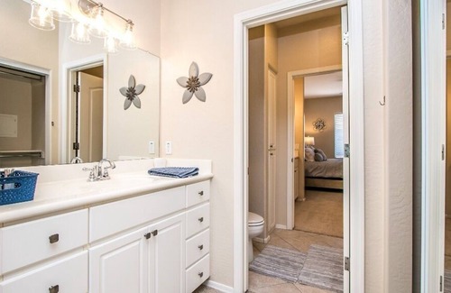 Fox Crossing Condo | Beautifully Furnished Condo Backing to The Water @ "The Bridges" -Chandler