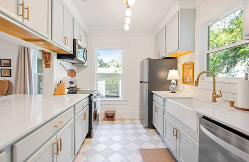 Brunswick Cottage | Beautifully restored cottage downtown Historic Brunswick close to golf + beaches