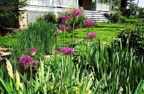 Plato Center House | Beautifully Restored 1890s Farmhouse in Hampshire, Illinois