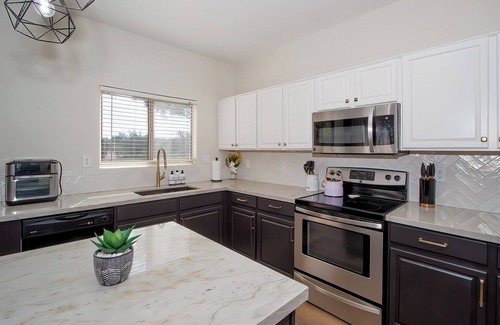 San Tan Valley House | BEAUTIFULLY Updated San Tan House of Serenity✨- Free WiFi, Game Room, Sleeps 10