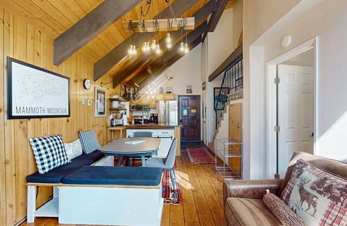 Mammoth Lakes Condo | Beautifully updated townhome with a sauna