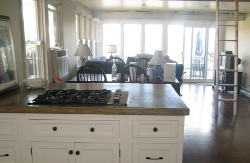 Skaneateles Cottage | Beautifully updated cottage on Skaneateles Lake near Anyela's Winery