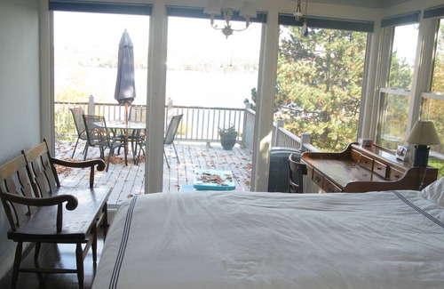 Skaneateles Cottage | Beautifully updated cottage on Skaneateles Lake near Anyela's Winery
