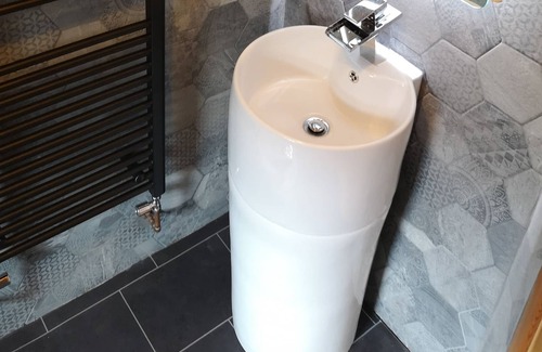 Warminster Ski Chalet | Beaver 1 HuntersMoon-warminster-Wiltshire