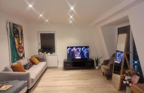 Penge and Cator House | BECKENHAM- Large ONE DOUBLE Bedroom APARTMENT With En-suite SOLE USE