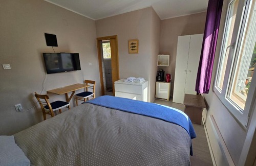 Komiza Bed & Breakfast | Bed and Breakfast BLUE in BLUE, Room GREEN +