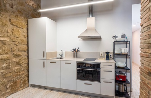 Balaguer Apartment | Bed and Breakfast 'Habitació' with Shared Terrace, Wi-Fi and Air Conditioning