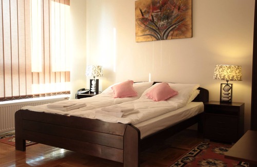 Obrenovac Bed & Breakfast | Bed and Breakfast Royal