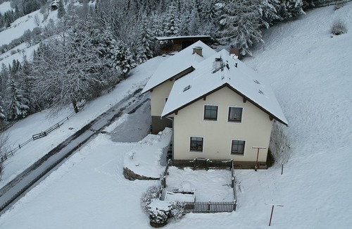 Althofen Apartment | Bed and breakfast Weilharter - double room, separate toilet and bath/shower, tea