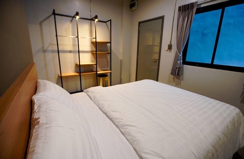 Suan Luang Hotel | Bed Garden 26