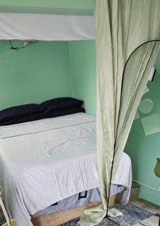 South Side Apartment | Bed & Shower Stop